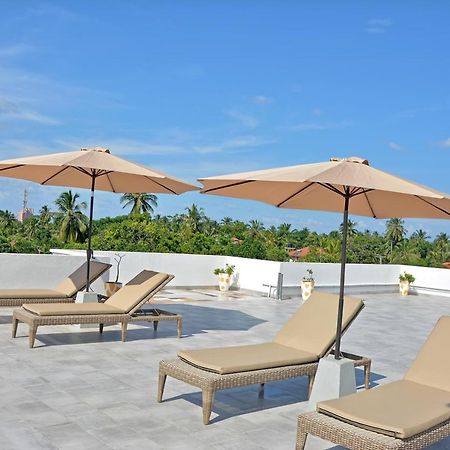 Negombo New Queen'S Palace Exterior photo