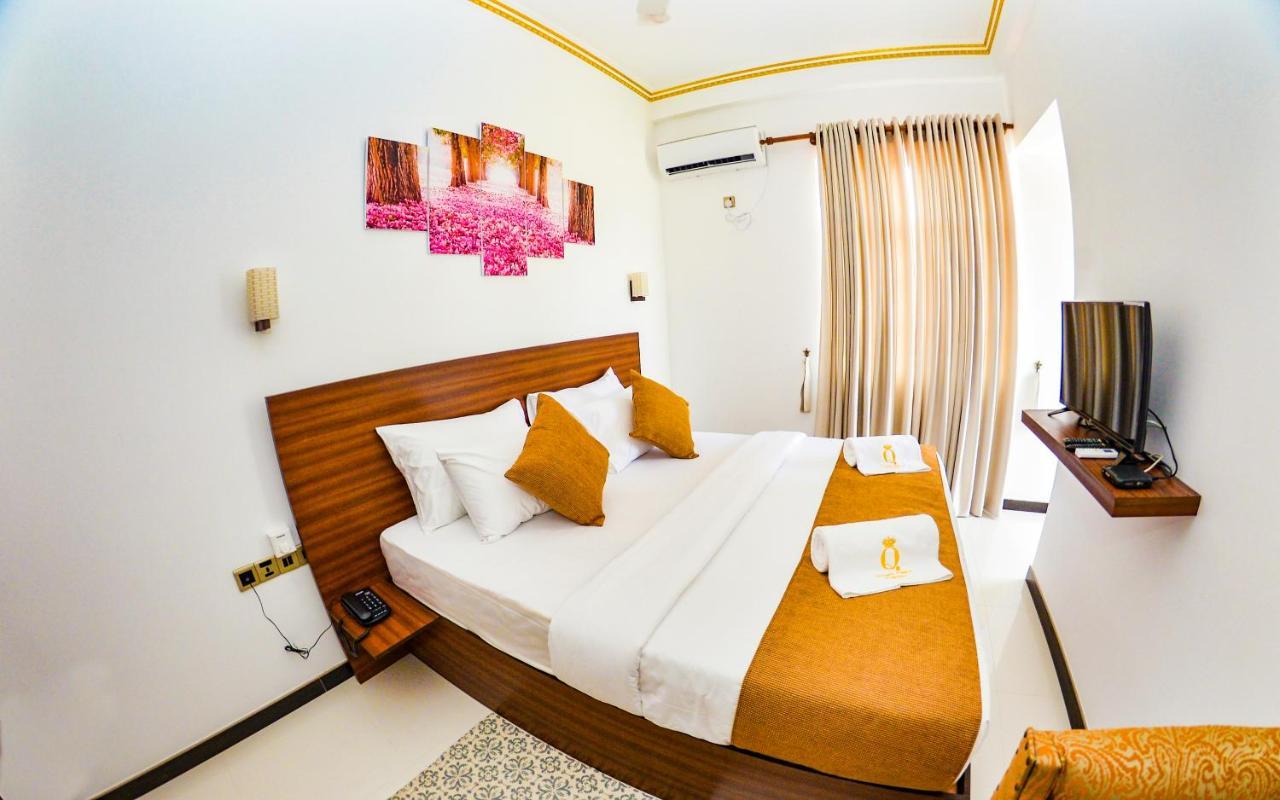 Negombo New Queen'S Palace Exterior photo