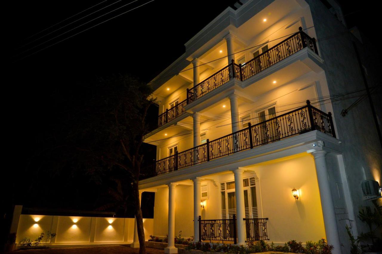 Negombo New Queen'S Palace Exterior photo